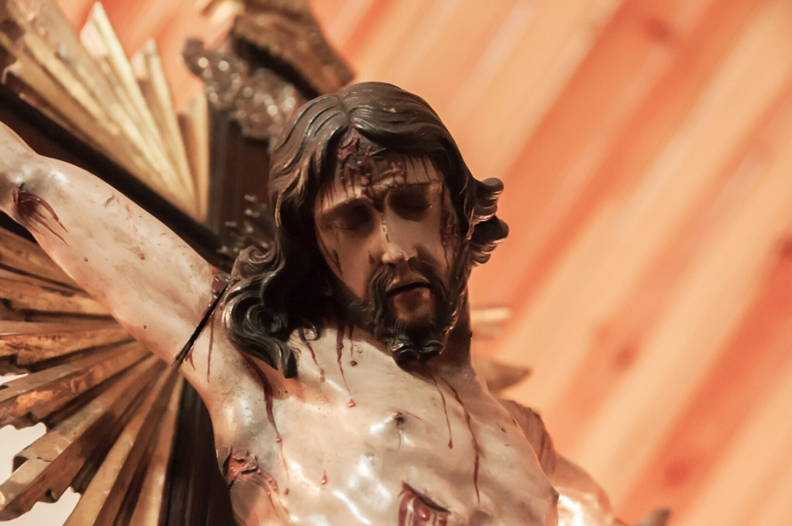 A statue of jesus with a cross in his hand.