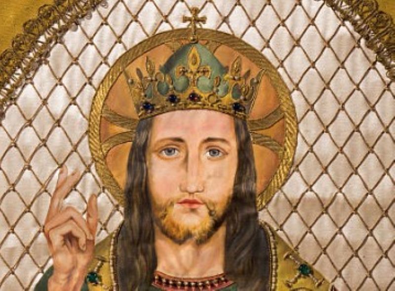 Jesus wearing with a crown representing his reign